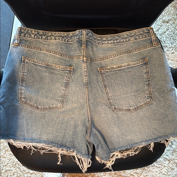 Universal Thread Light Blue Jean Shorts - Picture 3 of 3